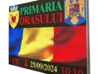Afisaj LED exterior programabil pentru primarie cu ora, data, temperatura si mesaje administrative vizibile zi si noapte